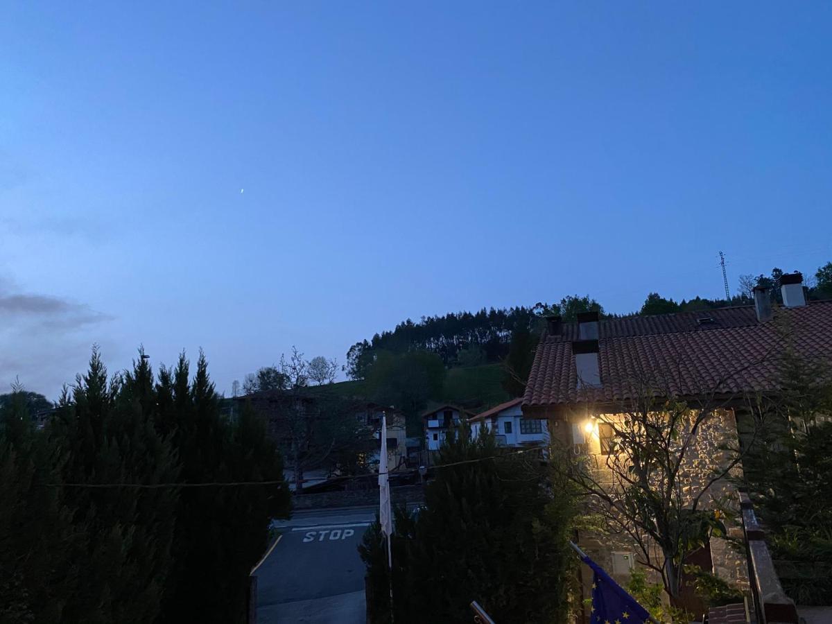 Posada Y Apartamentos Trebuesto De Guriezo מראה חיצוני תמונה